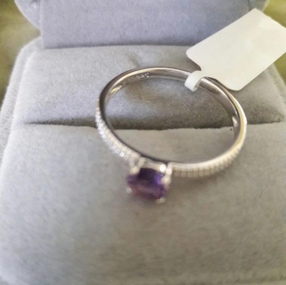 Sliver Amethyst solitaire ring - Picture 2 of 4